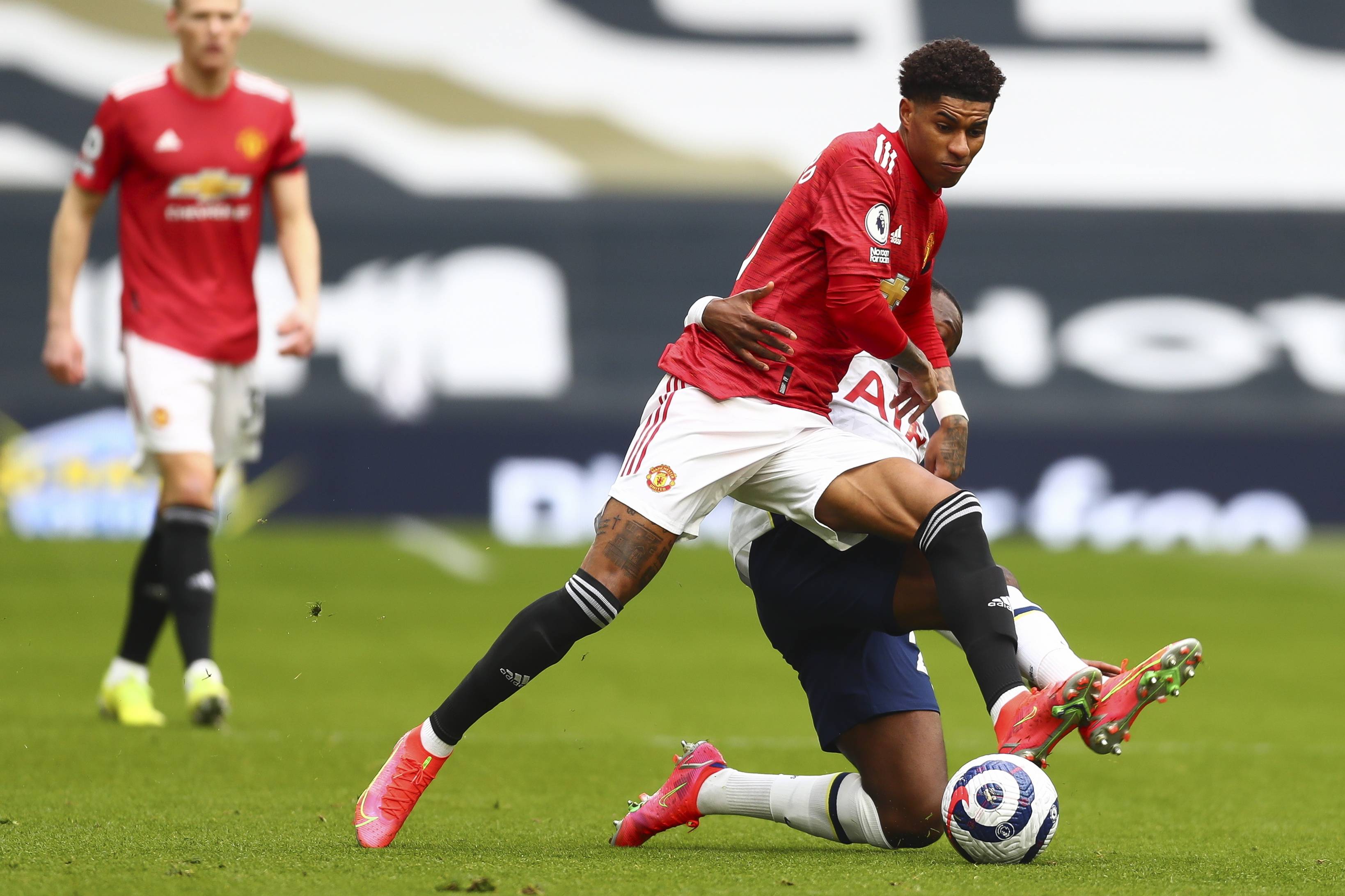 他这次传球完全是大师级别